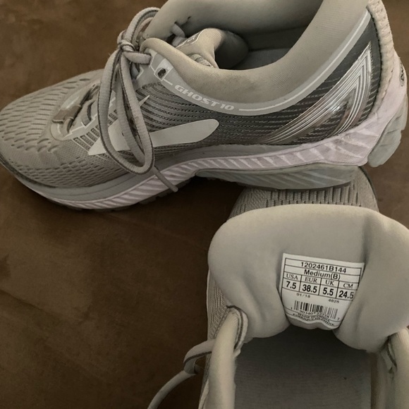 Brooks Ghost 10 size 7.5 silver and gray - Picture 2 of 4